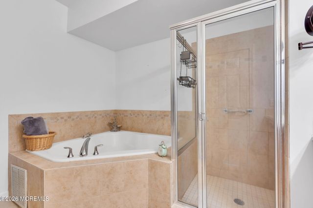 126 Melanie Way 1903, Manahawkin, NJ 08050