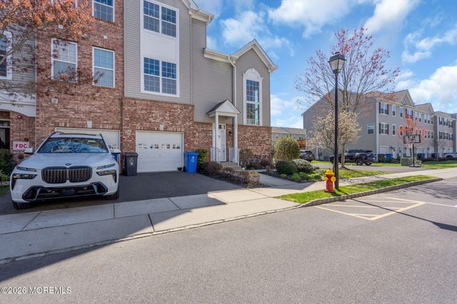 126 Melanie Way 1903, Manahawkin, NJ 08050