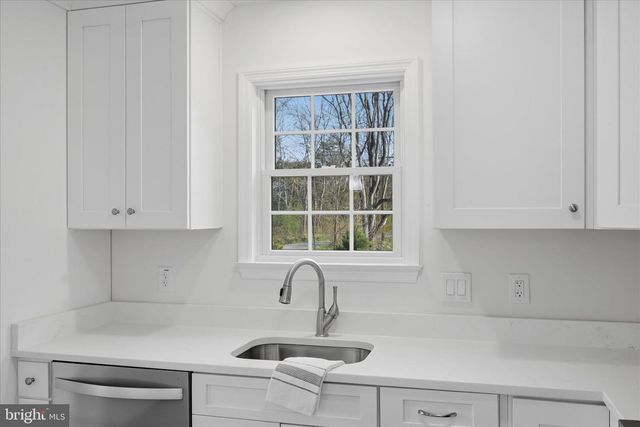 436 SUMMERVILLE RD, Boyce, VA 22620