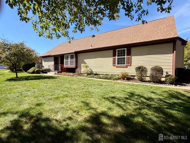 10 Betsy Ross Drive B, Monroe, NJ 08831