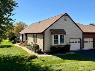 10 Betsy Ross Drive B, Monroe, NJ 08831
