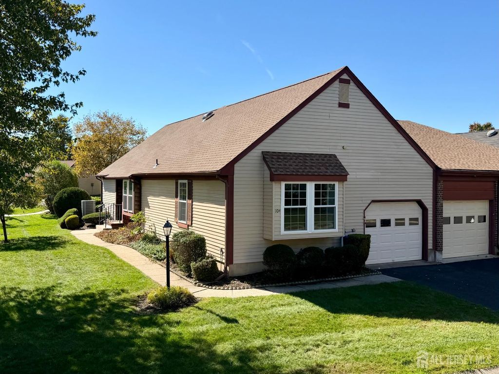 10 Betsy Ross Drive B, Monroe, NJ 08831