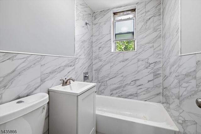 422 18th Avenue, Newark City, NJ 07108