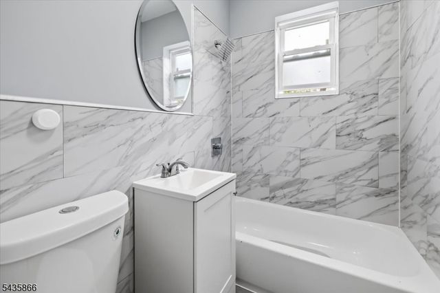 422 18th Avenue, Newark City, NJ 07108