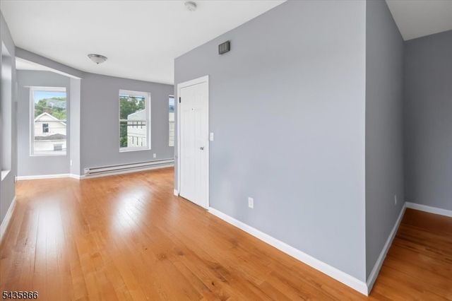 422 18th Avenue, Newark City, NJ 07108