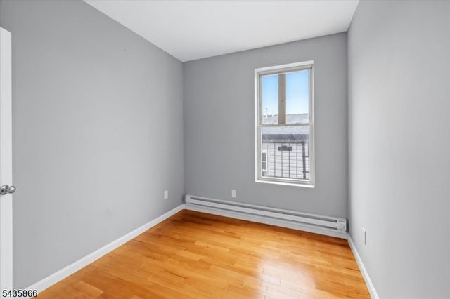 422 18th Avenue, Newark City, NJ 07108
