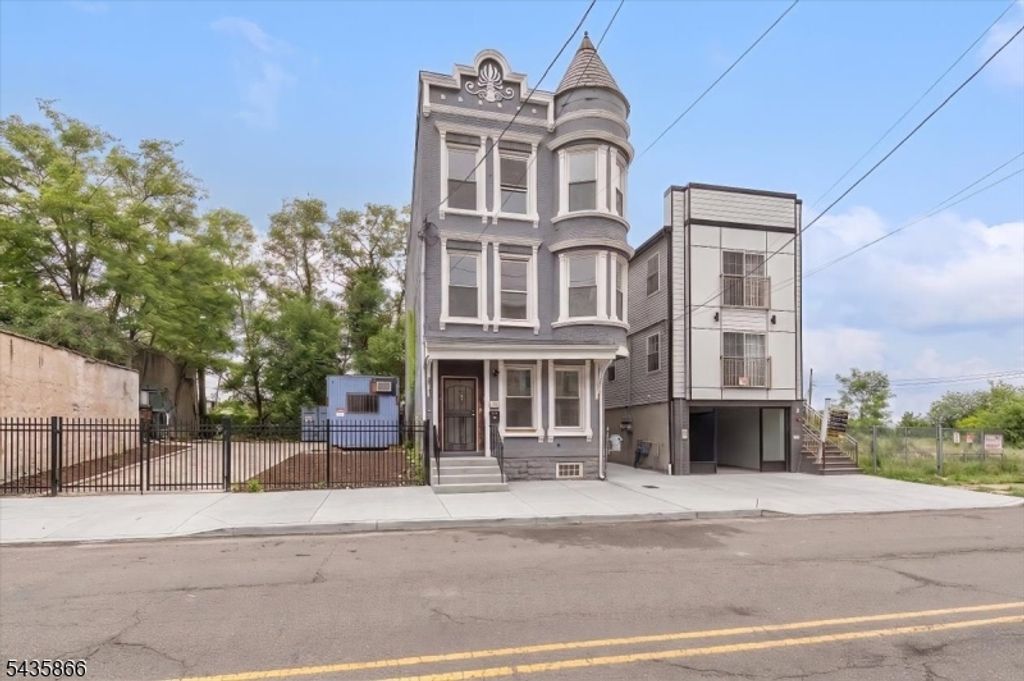 422 18th Avenue, Newark City, NJ 07108