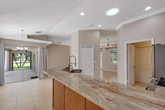 1025 SOUTHLAKES Way SW, Vero Beach, FL 32968