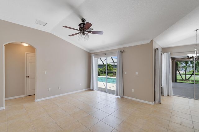 1025 SOUTHLAKES Way SW, Vero Beach, FL 32968