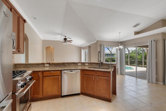 1025 SOUTHLAKES Way SW, Vero Beach, FL 32968
