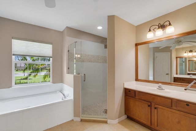 1025 SOUTHLAKES Way SW, Vero Beach, FL 32968