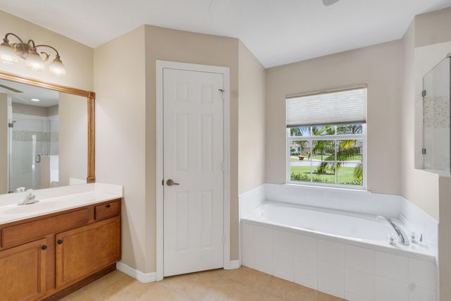 1025 SOUTHLAKES Way SW, Vero Beach, FL 32968