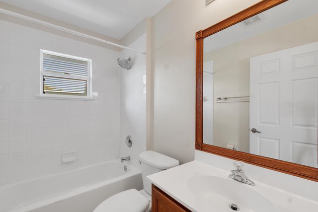 1025 SOUTHLAKES Way SW, Vero Beach, FL 32968