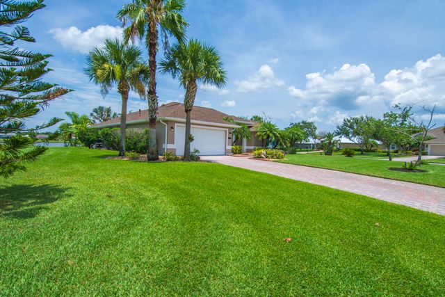 1025 SOUTHLAKES Way SW, Vero Beach, FL 32968