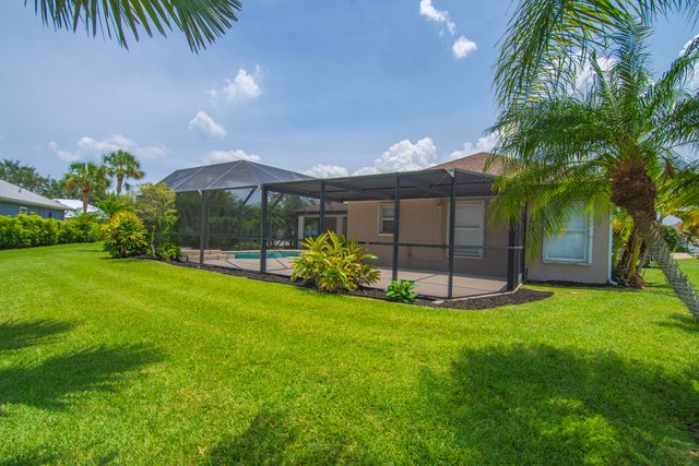 1025 SOUTHLAKES Way SW, Vero Beach, FL 32968