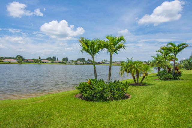 1025 SOUTHLAKES Way SW, Vero Beach, FL 32968