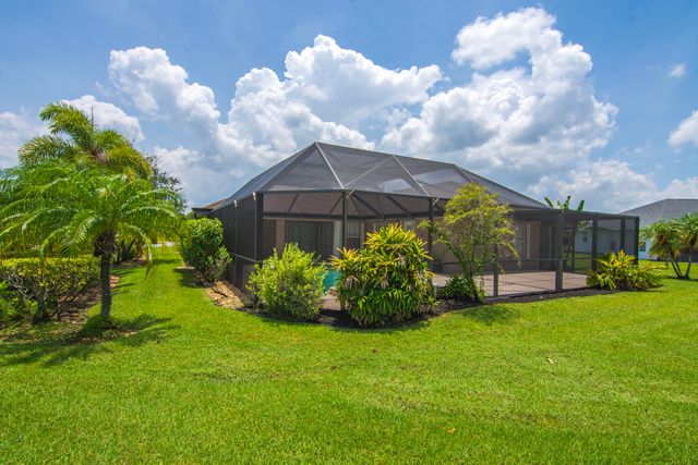 1025 SOUTHLAKES Way SW, Vero Beach, FL 32968