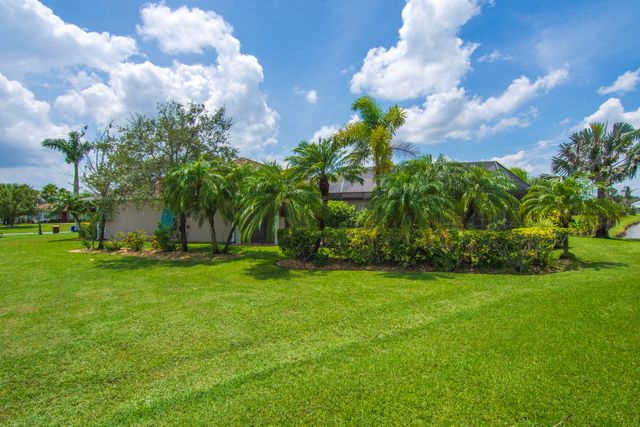 1025 SOUTHLAKES Way SW, Vero Beach, FL 32968