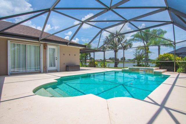 1025 SOUTHLAKES Way SW, Vero Beach, FL 32968