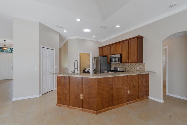 1025 SOUTHLAKES Way SW, Vero Beach, FL 32968