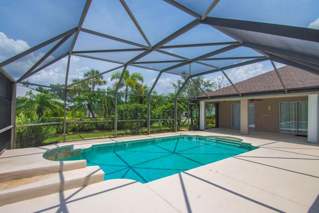 1025 SOUTHLAKES Way SW, Vero Beach, FL 32968