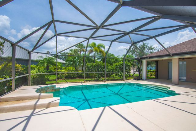 1025 SOUTHLAKES Way SW, Vero Beach, FL 32968