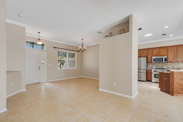 1025 SOUTHLAKES Way SW, Vero Beach, FL 32968