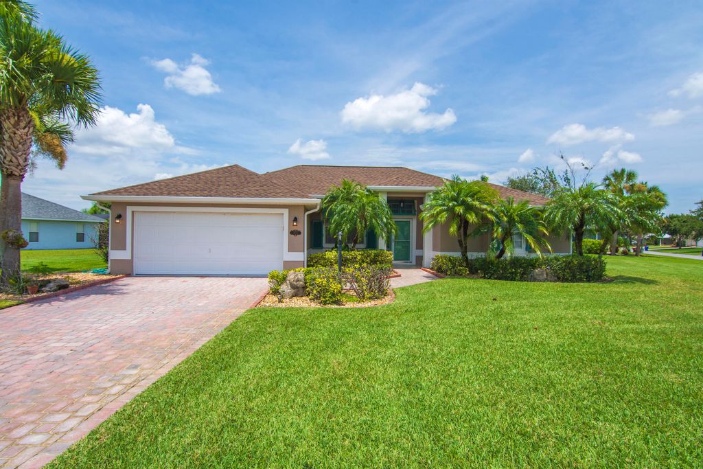 1025 SOUTHLAKES Way SW, Vero Beach, FL 32968