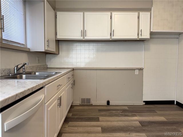 2456 South Avenue, Niagara Falls, NY 14305