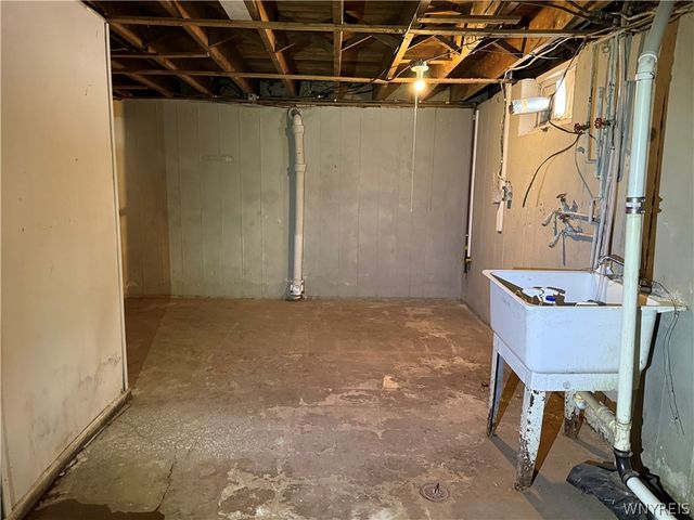 2456 South Avenue, Niagara Falls, NY 14305