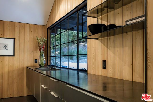 3860 Kingswood Road, Sherman Oaks, CA 91403