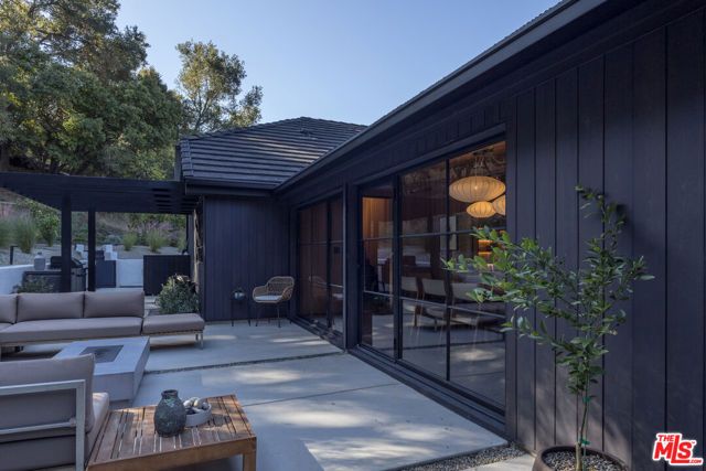 3860 Kingswood Road, Sherman Oaks, CA 91403