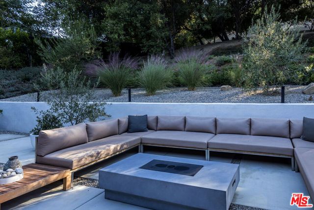 3860 Kingswood Road, Sherman Oaks, CA 91403