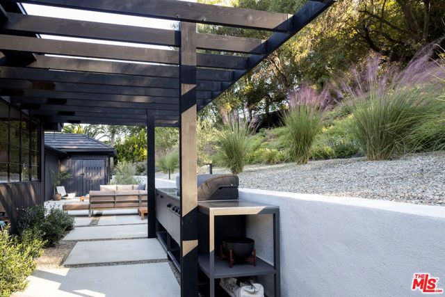 3860 Kingswood Road, Sherman Oaks, CA 91403