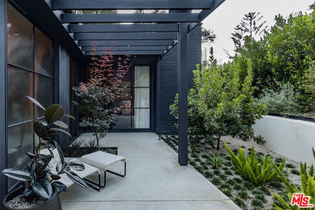 3860 Kingswood Road, Sherman Oaks, CA 91403