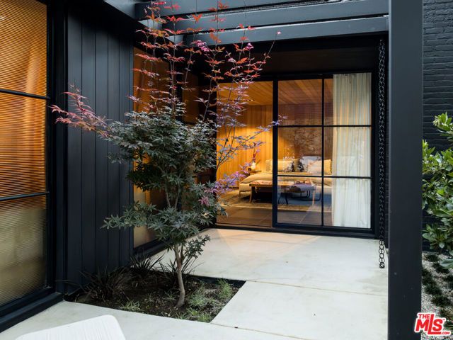 3860 Kingswood Road, Sherman Oaks, CA 91403
