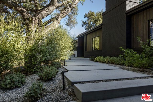 3860 Kingswood Road, Sherman Oaks, CA 91403
