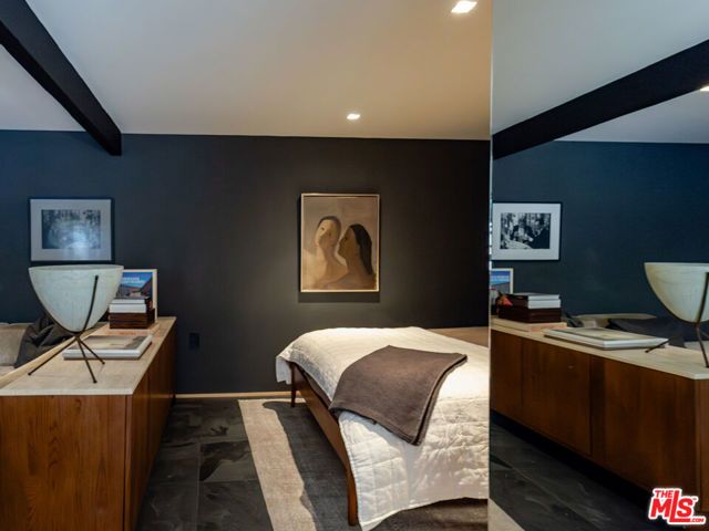 3860 Kingswood Road, Sherman Oaks, CA 91403