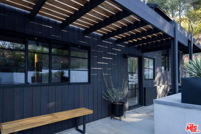 3860 Kingswood Road, Sherman Oaks, CA 91403