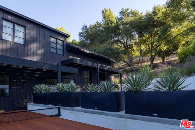 3860 Kingswood Road, Sherman Oaks, CA 91403