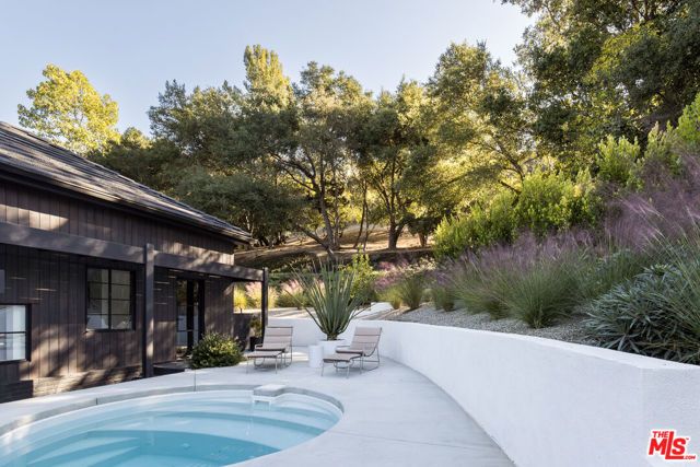 3860 Kingswood Road, Sherman Oaks, CA 91403