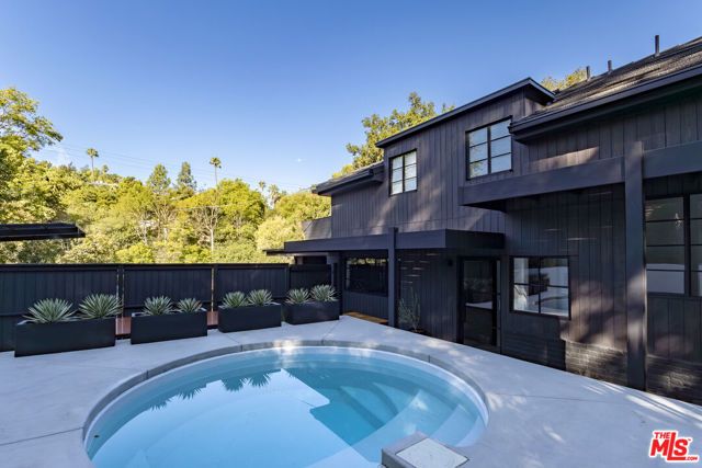 3860 Kingswood Road, Sherman Oaks, CA 91403