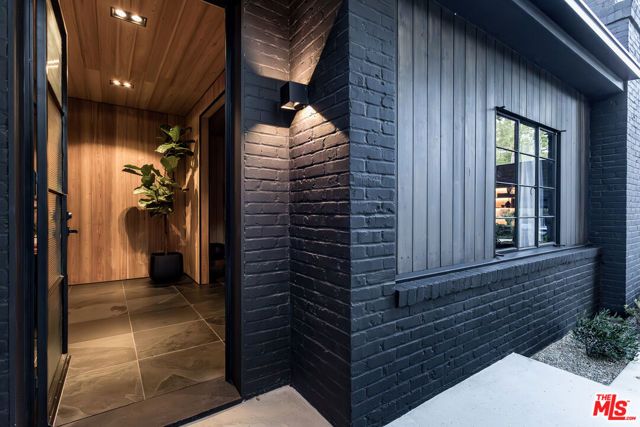3860 Kingswood Road, Sherman Oaks, CA 91403