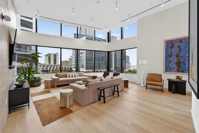 225 N Miami Ave 308, Miami, FL 33128