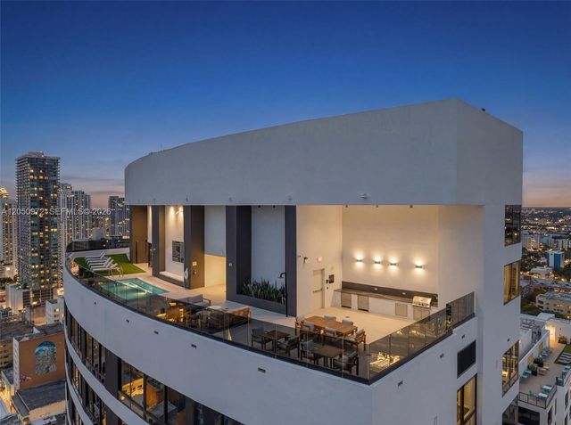 225 N Miami Ave 308, Miami, FL 33128