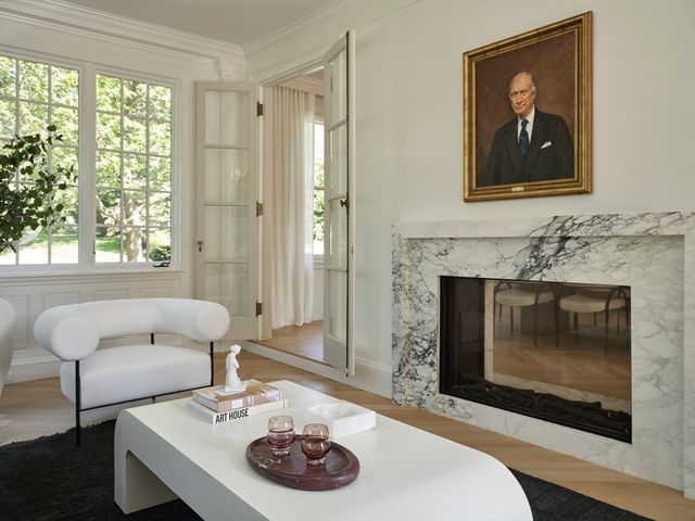 15 Farlow Rd, Newton, MA 02458