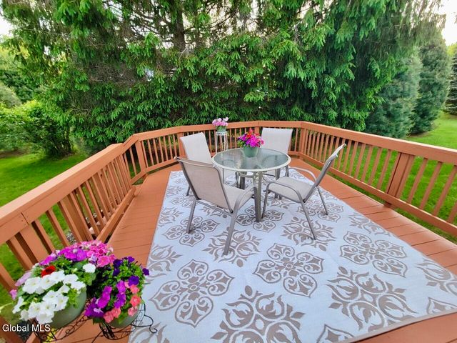 2 Sheridan Court, Clifton Park, NY 12065