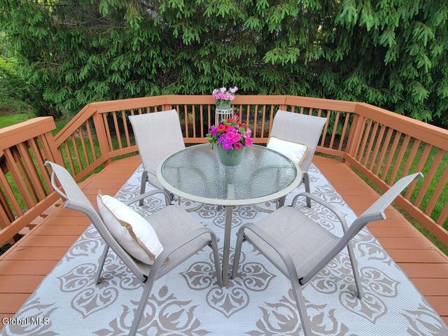 2 Sheridan Court, Clifton Park, NY 12065