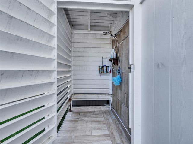 16614 Jamaica Inn Road, Jamaica Beach, TX 77554