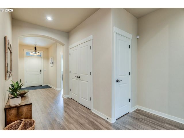 51868 TRAPPER GEORGE Ln, La Pine, OR 97739